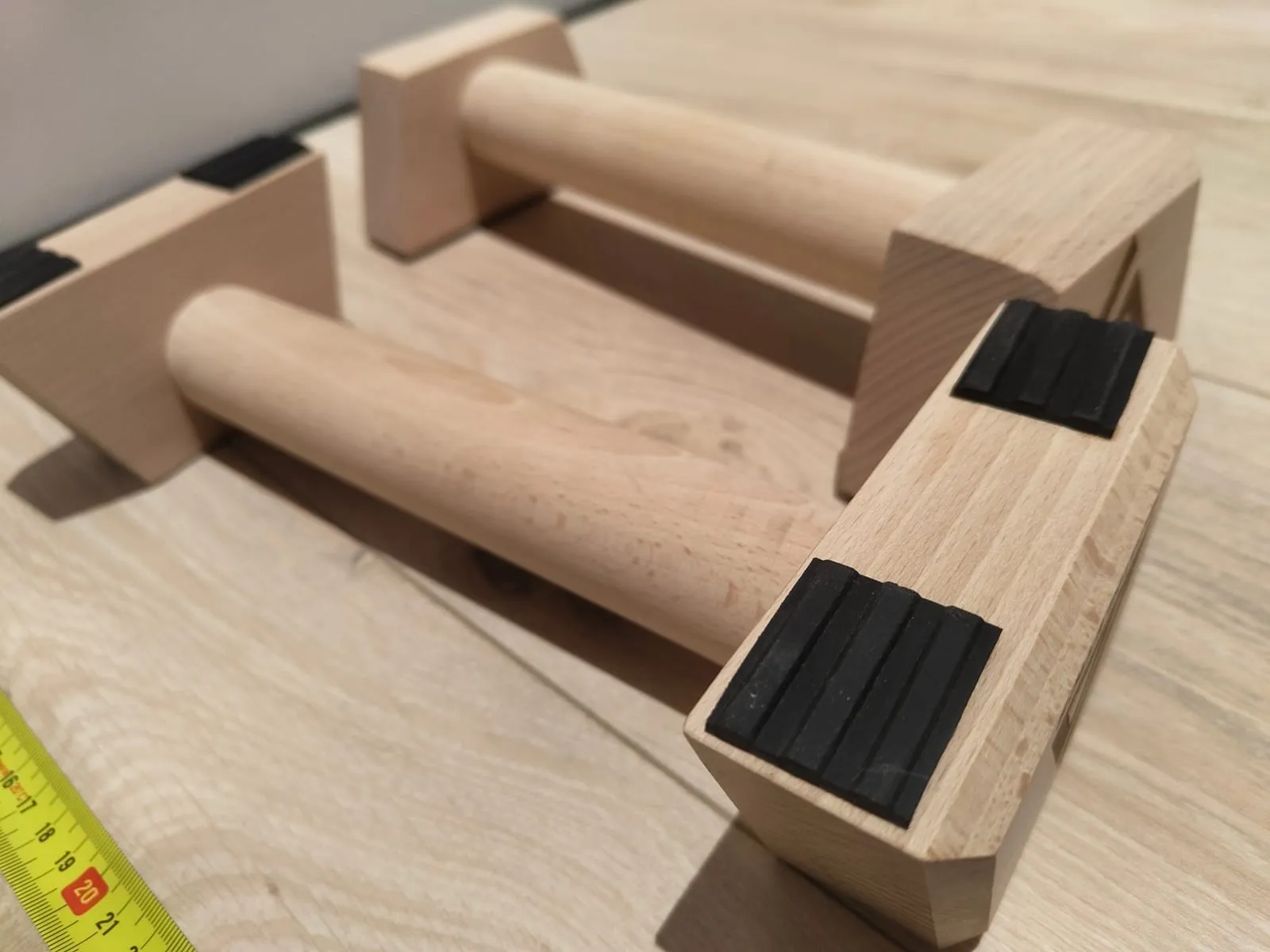 The anti-slip pads under the feet